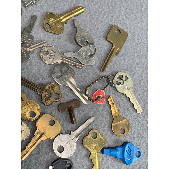 Vintage 32 Key Collection for Crafts & Decor - Picture 4 of 13